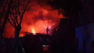 Iad dezlănțuit într-o comună din Argeș. Șapte case cuprinse de flăcări în miez de noapte