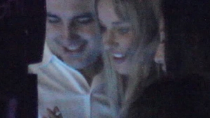 Tania Budi face "victime" in randul barbatilor si la 45 de ani.Vezi aici cu ce barbat celebru a dansat blondina la White Sensation