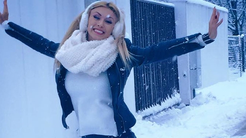 Si-a pus fanii pe jar in prima zi din an! Andreea Balan, GOALA in cada! "Cam multa..."
