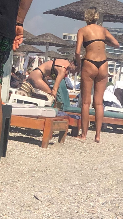 Otilia Bilionera, ”spectacol” într-un costum de baie minuscul. Cu cine s-a distrat blondina pe plajă, la Mamaia