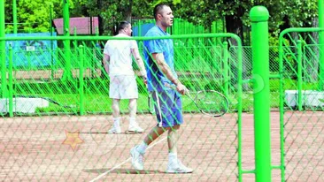 Au turbat pe terenul de tenis