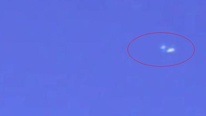 VIDEO Oaspeti de departe la nunta regala! Un OZN a aparut pe cerul Londrei