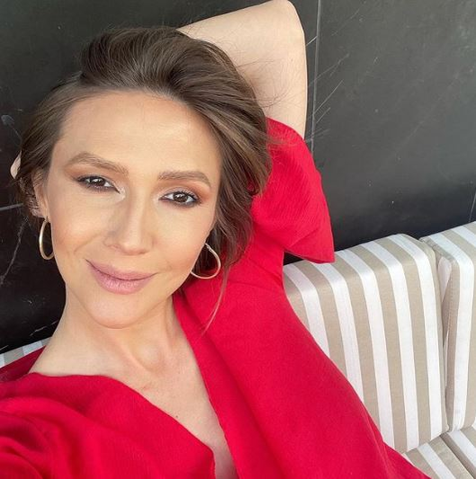 Adela Popescu, dialog cu bebelușul nenăscut: ”Iar dumneata, domnule din burtică, acolo o să ai loc!”