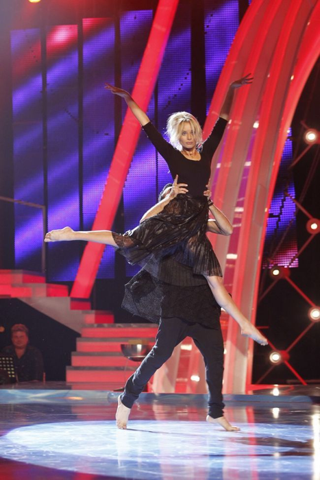 Revine ”pe sticlă”. Oana Zăvoranu a bătut palma cu PROTV!