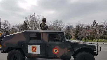 UPDATE imagini LIVE cu armata română pe străzile din Bucureşti! Sute de şoferi, verificaţi la una dintre intrările în oraş