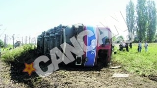 Mecanicul coborase pana la birou. Locomotiva rasturnata dupa ce a ramas fara "sofer"