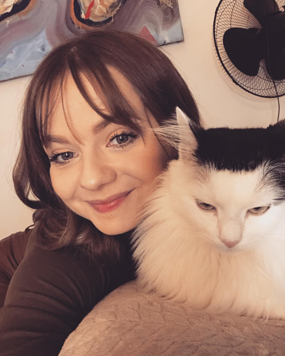 Cum arată Fetița Zurli, fără costumaţii. Actrița Vero Căliman are 32 de ani