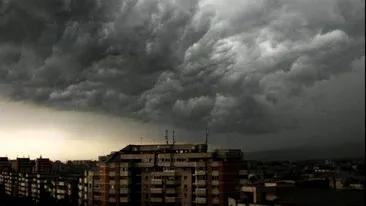 Mesaj RO-Alert de vreme severă în București! Cod roșu de ploi torențiale în Capitală