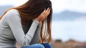 Poveste îngrozitoare la Iași. O elevă de 16 ani a fost violată de iubitul de pe Facebook și de amicul acestuia