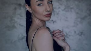 Ea e Andrada, polițista din Iași, care s-a retras din meserie pentru a face Only Fans. Ce reducere le-a pregătit foștilor colegi