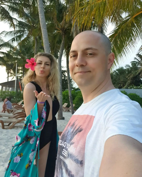 Cum a vrut Dan Badea să o ceară în căsătorie, de fapt, pe soția sa. Mădălina a fost în al nouălea cer. „A făcut-o ca la carte”