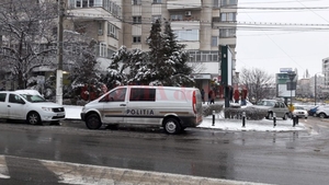 Jaf armat la sucursala unei bănci din Craiova! Câți bani a reușit să hoțul să ia