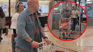 Giulia Anghelescu și soțul, shopping cu țintă precisă. Vlad Huidu s-a lipit de o crăciuniță