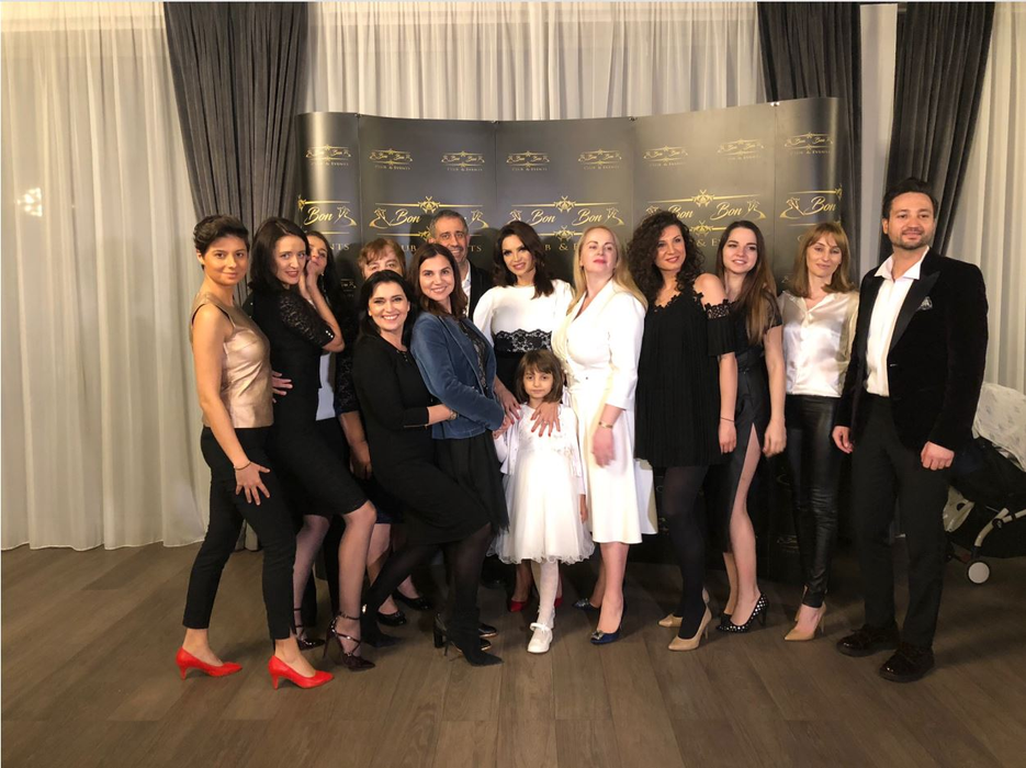 Galerie foto. Delia Antal și-a botezat băiețelul! O cântăteață cunoscută și un om de afaceri au fost nași: ”De mult mi-a zis că…”