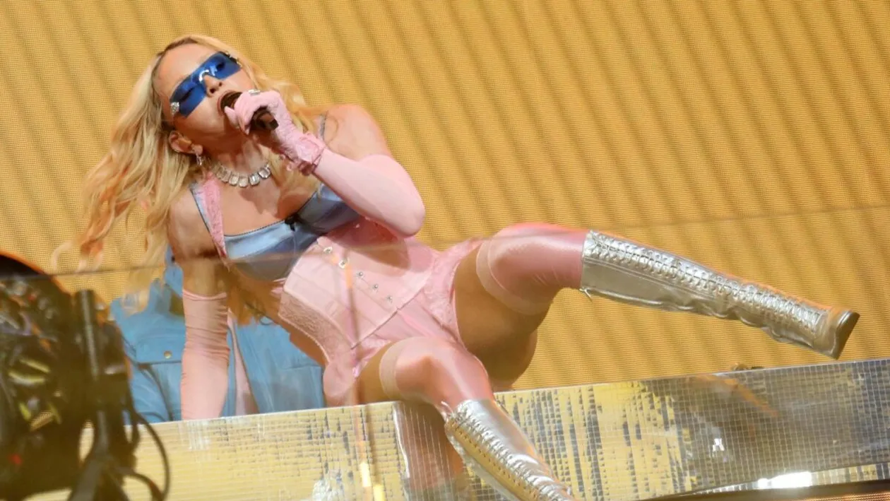 Madonna și-a speriat fanii la un concert în New York. Gestul care a provocat panică în mulțime