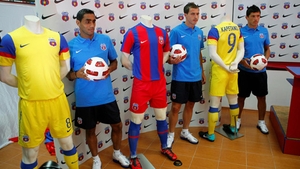 Steaua si-a prezentat noul echipament. Un tricou costa 450 de lei mai scump decat unul Hugo Boss, Versace sau Lacoste