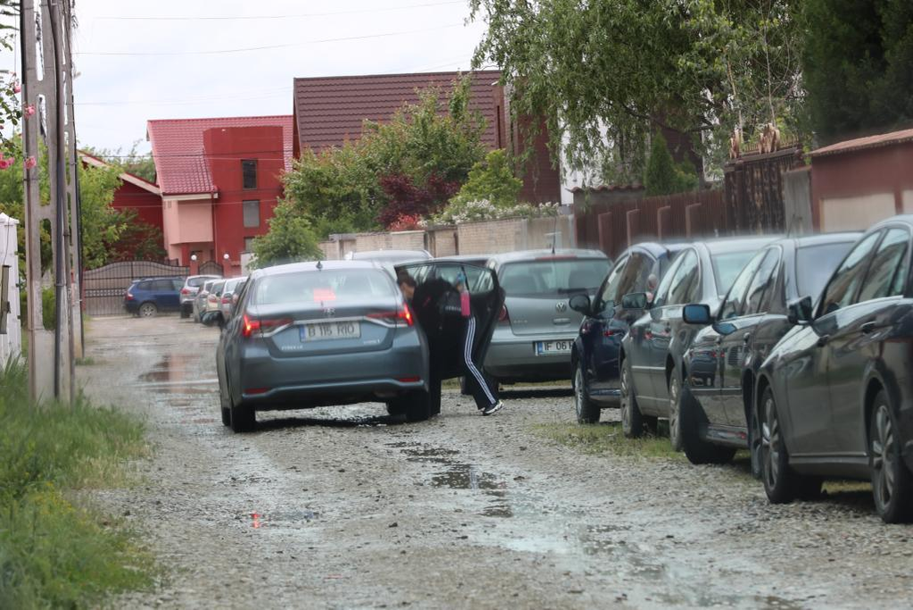 Ștefania a terminat cumpărăturile în oraș și a revenit acasă