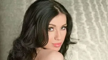 Detaliul din spatele selfie-ului făcut de Anda Călin! E adolescenta lui…