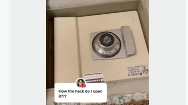 O femeie a găsit un seif ascuns sub podeaua din noua sa casă. Obiectul era acolo de 20 de ani