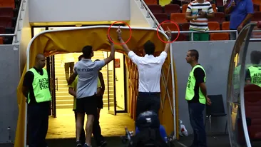 Scuze lamentabile din partea managerului Stelei! „Nu am facut niciun gest obscen! Degetele mijlocii le folosesc cand cant la pian