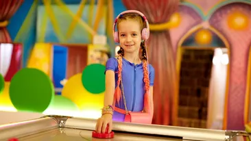 La doar 7 ani, Sofia a lansat primul single!