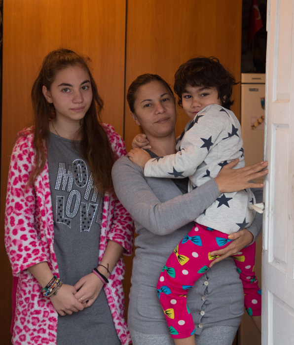 Povestea familiei care așteaptă…  o sobă de la ”Moș Crăciun”