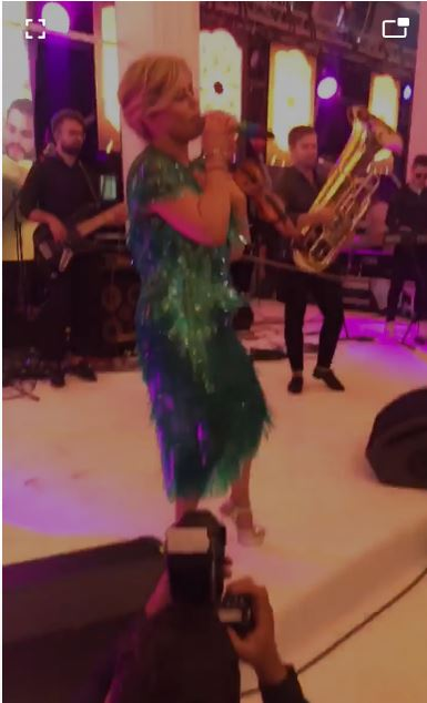 Loredana Groza a început recitalul cu melodia ”Bună seara, iubite!”
