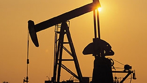 Pretul petrolului a urcat usor la peste 119 dolari pe baril