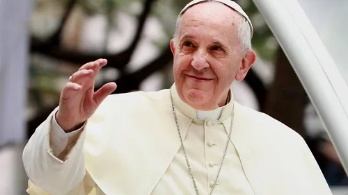 Papa Francisc ar putea folosi un papamobil autohton în timpul vizitei în România
