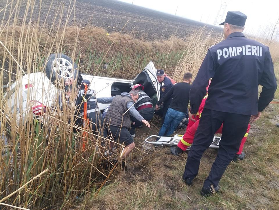 Tragedie pe DN 21, după ce două mașini s-au ciocnit și s-au răsturnat pe câmp. A fost solicitat elicopterul SMURD