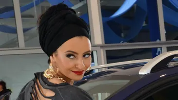 Giulia se asorteaza cu fiica ei pana in cel mai mic detaliu! Uite cum s-a imbracat pentru o plimbare cu micuta Antonia