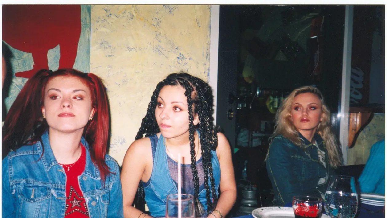 Anii de liceu nu au fost tocmai usori pentru fetele de la Candy! Au fost exmatriculate si au mancat bataie crunta de la colege!