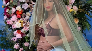 S-a stabilit un nou record! Totul s-a întâmplat după ce BEYONCE a anunţat că e însărcinată cu gemeni