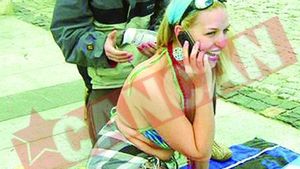 S-a dezbracat la mall pentru 400 de euro