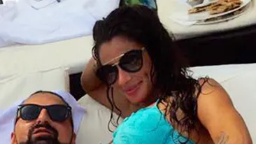 Roxana Vancea nu se mai ascunde! Vezi cu cine se saruta frumoasa bruneta!