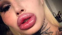 Model de OnlyFans, dat jos din avion pentru că are sânii prea mari. Cât de mare este bustul lui Mary Magdalene