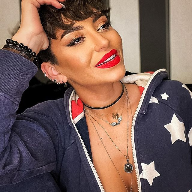 Cum arăta Giulia Anghelescu înainte să fie "atinsă" de bisturiu? Cântăreața s-a transformat, dar și-a asumat fiecare intervenție "bifată"!