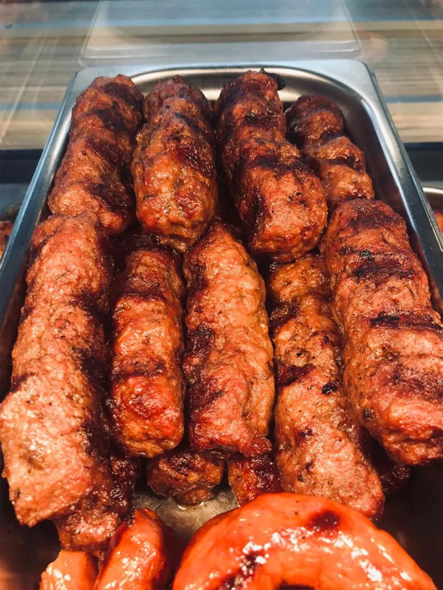 Să vezi și să nu crezi! Câți lei costă un singur mic, la "împinge tava", în Eforie Nord