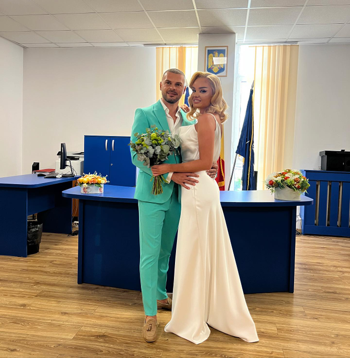Primele imagini de la petrecerea de nuntă a Mariei Constantin cu Robert Stoica! Cum arată rochia de mireasă a artistei