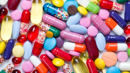 De ce nu e bine să iei antibiotice. Ce trebuie să ştii despre viruşi, bacterii şi rezistenţa la antibiotice