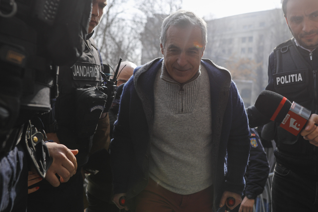 BREAKING | Călin Georgescu, oprit în trafic și ridicat de polițiști. A fost dus la Parchetul General!