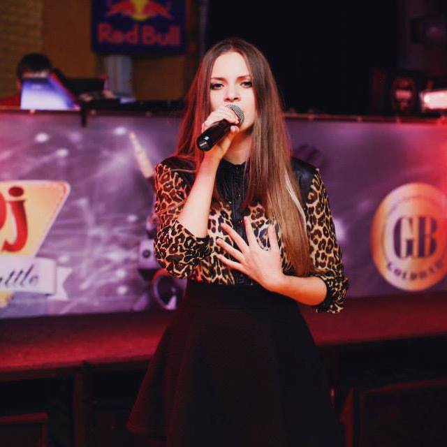 Cine e de fapt Daniela Machidon, sexy-studenta care a luat ultimul golden buzz la Românii au Talent. Ce nu s-a spus la Pro TV
