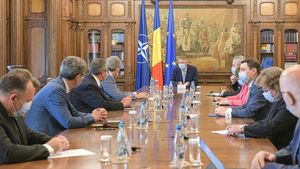 Președintele Iohannis vine cu vești bune pentru toată lumea: „După 15 iunie se pot redeschide mall-urile și grădinițele”