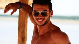 Surpriza neasteptata pe care le-a facut-o Dorian Popa admiratoarelor sale! Cum s-a pozat cantaretul! "Suntem cele mai norocoase!