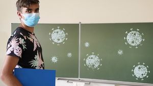 Ministrul Educației a anunțat câți elevi s-ar putea întoarce în școli din 8 februarie: “Să sperăm că vor fi în scenariu roşu cât mai puţine zone”