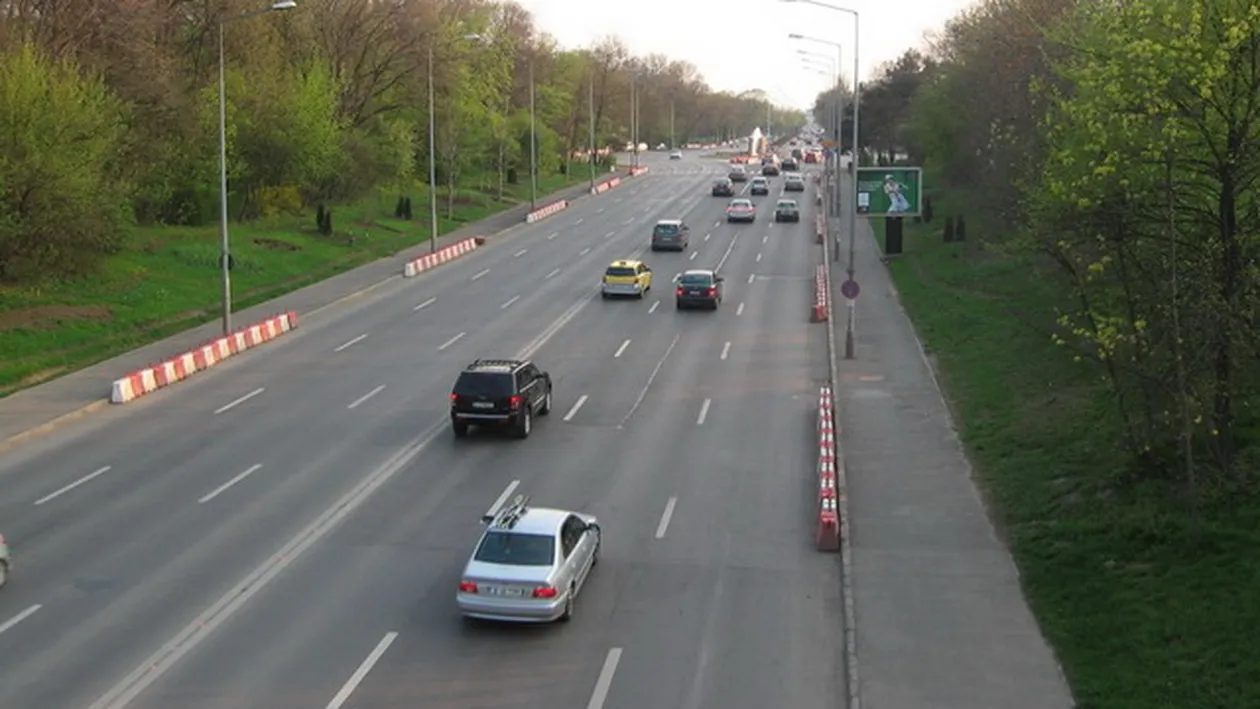 Trafic de COSMAR in Nordul Bucurestiului dupa un accident in care au fost implicate 3 masini! Nimeni nu a fost ranit!