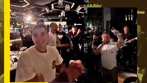 Jucătorii naţionalei, chef cu manele şi dedicaţii după calificarea la EURO 2024. Imagini fabuloase cu Adi de la Vâlcea în mijlocul petrecerii