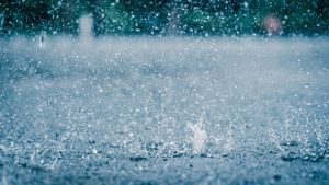 Meteorologii au emis o avertizare de cod galben de ploi. Care sunt zonele din țară în care se vor înregistra averse, grindină și vijelii