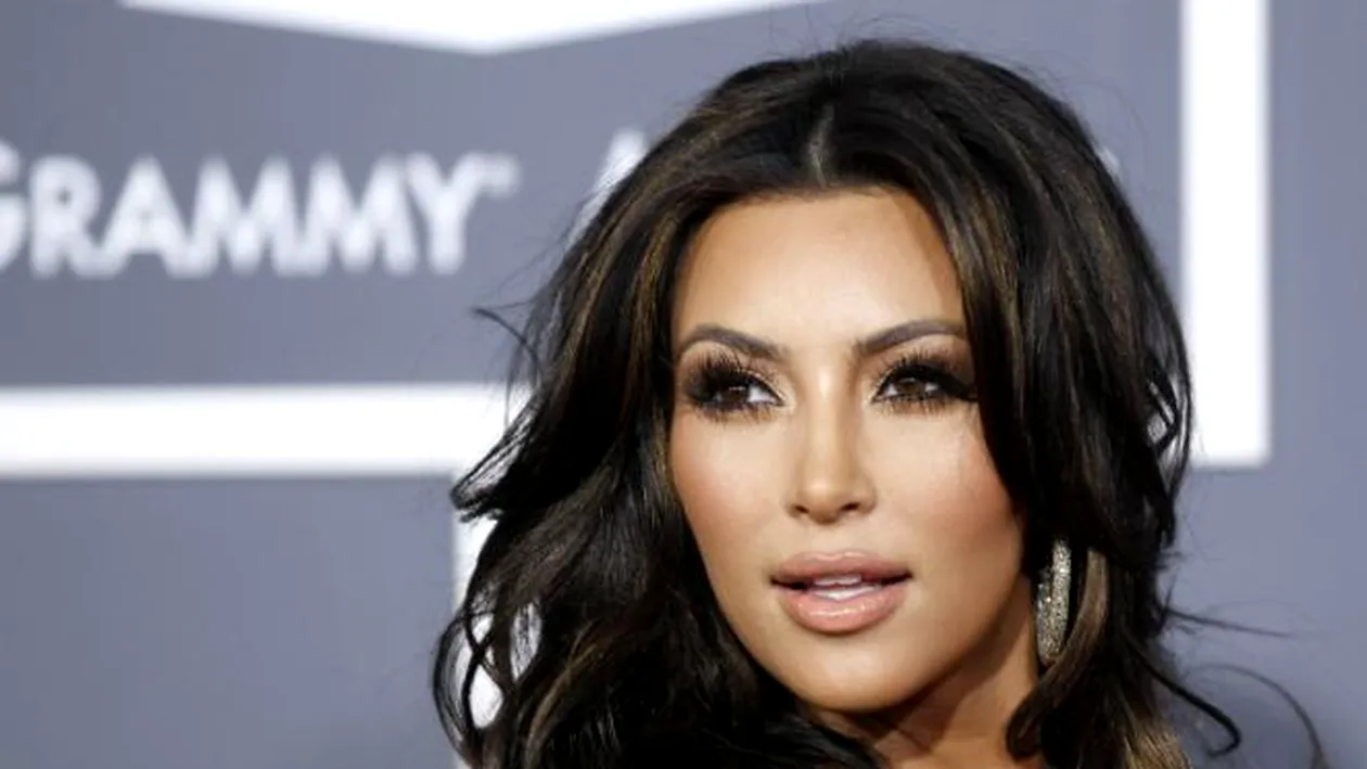 Kim Kardashian este speriată de efectele sarcinii asupra corpului său! Deja a crescut patru mărimi la sutien!