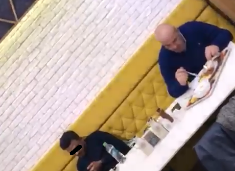 Afaceristul a mâncat cot la cot cu oameni simpli